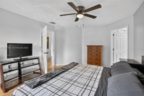 House in Pembroke Pines, Florida 4 bedrooms, 211.45 sq.m. № 2265397 - photo 28