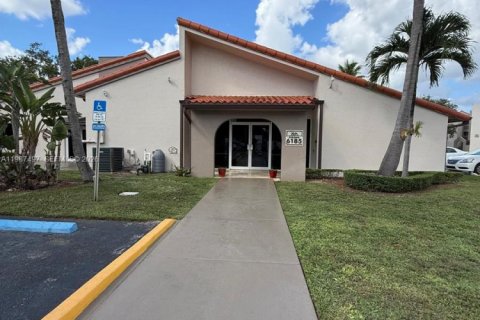 Condominio en Hialeah, Florida, 2 dormitorios  № 2056161