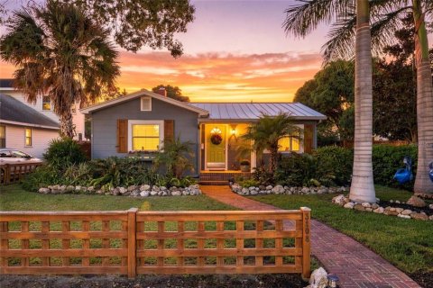 Villa ou maison à Saint Petersburg, Floride 3 chambres, 106.84 m2 № 2420375