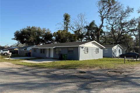Commercial property in Tampa, Florida 4 bedrooms, 140.47 sq.m. № 1531222 - photo 2
