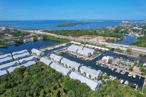 Townhouse in Saint Petersburg, Florida 3 bedrooms, 178.37 sq.m. № 1622368 - photo 3