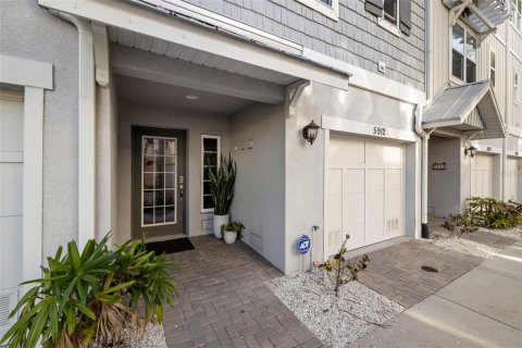 Townhouse in Saint Petersburg, Florida 3 bedrooms, 178.37 sq.m. № 1622368 - photo 4
