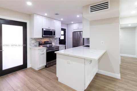 Copropriété à vendre à Coral Gables, Floride: 2 chambres, 93.92 m2 № 1987309 - photo 2