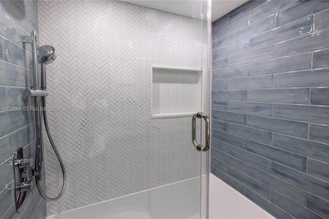 Copropriété à vendre à Coral Gables, Floride: 2 chambres, 93.92 m2 № 1987309 - photo 19