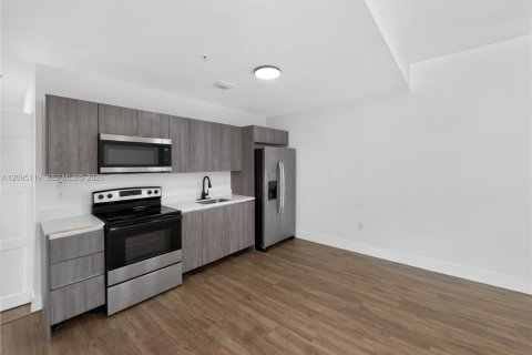 Appartement à louer à Miami, Floride: 2 chambres, 1487.55 m2 № 2385030 - photo 5