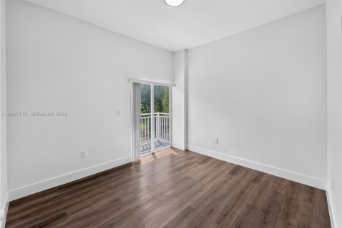 Appartement à louer à Miami, Floride: 2 chambres, 1487.55 m2 № 2385030 - photo 9