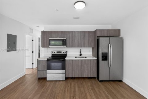 Appartement à louer à Miami, Floride: 2 chambres, 1487.55 m2 № 2385030 - photo 3