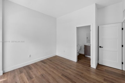 Appartement à louer à Miami, Floride: 2 chambres, 1487.55 m2 № 2385030 - photo 8