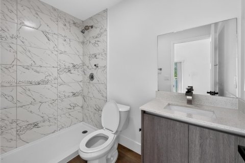 Appartement à louer à Miami, Floride: 2 chambres, 1487.55 m2 № 2385030 - photo 10