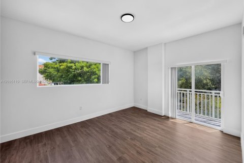 Appartement à louer à Miami, Floride: 2 chambres, 1487.55 m2 № 2385030 - photo 2