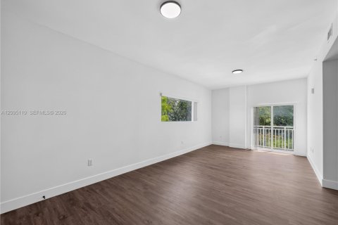 Appartement à louer à Miami, Floride: 2 chambres, 1487.55 m2 № 2385030 - photo 12