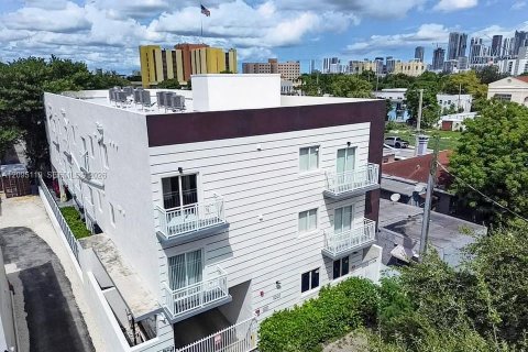 Appartement à louer à Miami, Floride: 2 chambres, 1487.55 m2 № 2385030 - photo 16