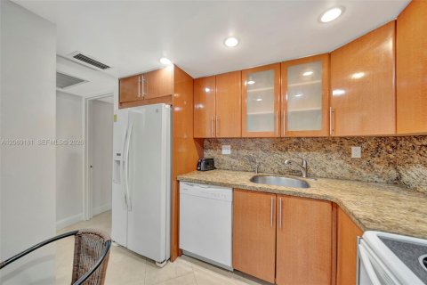 Copropriété à louer à Sunny Isles Beach, Floride: 1 chambre, 67.35 m2 № 2264643 - photo 6
