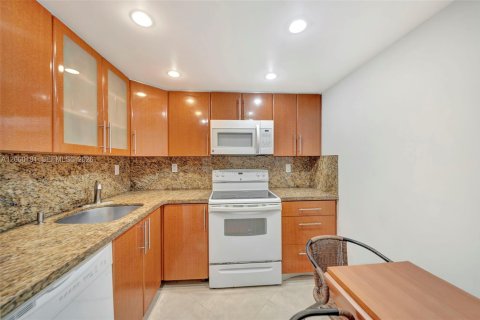 Copropriété à louer à Sunny Isles Beach, Floride: 1 chambre, 67.35 m2 № 2264643 - photo 5