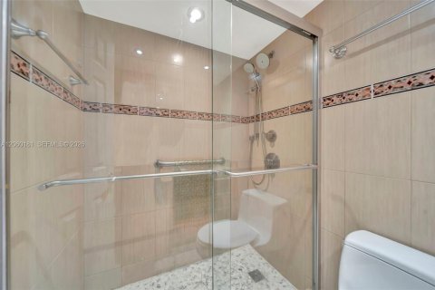 Copropriété à louer à Sunny Isles Beach, Floride: 1 chambre, 67.35 m2 № 2264643 - photo 11