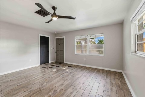 Immobilier commercial à vendre à Bradenton, Floride: 4 chambres, 210.7 m2 № 2388544 - photo 5