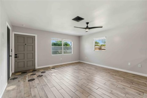 Immobilier commercial à vendre à Bradenton, Floride: 4 chambres, 210.7 m2 № 2388544 - photo 4