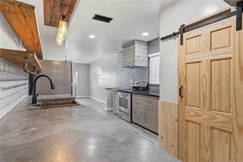 Immobilier commercial à vendre à Bradenton, Floride: 4 chambres, 210.7 m2 № 2388544 - photo 12