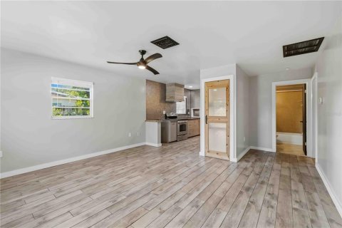 Immobilier commercial à vendre à Bradenton, Floride: 4 chambres, 210.7 m2 № 2388544 - photo 6
