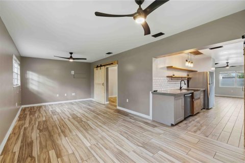 Immobilier commercial à vendre à Bradenton, Floride: 4 chambres, 210.7 m2 № 2388544 - photo 14