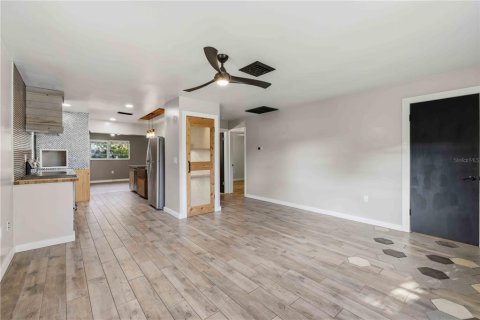 Immobilier commercial à vendre à Bradenton, Floride: 4 chambres, 210.7 m2 № 2388544 - photo 7