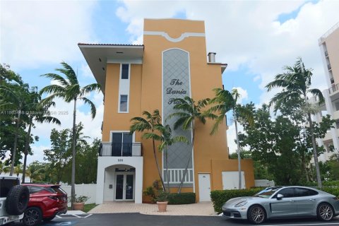 Condominio en alquiler en Dania Beach, Florida, 3 dormitorios, 121.33 m2 № 1889858 - foto 1
