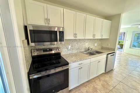 Casa en alquiler en Pompano Beach, Florida, 2 dormitorios, 103.77 m2 № 2009329 - foto 12