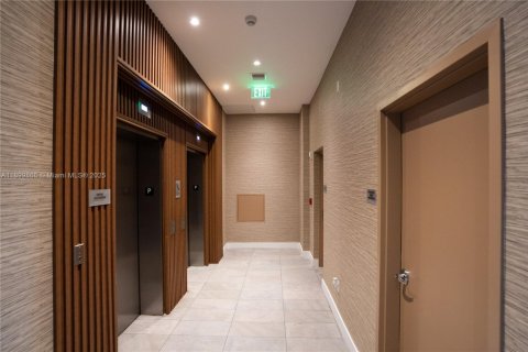 Купить кондоминиум в Майами, Флорида 40.23м2, № 1955271 - фото 6