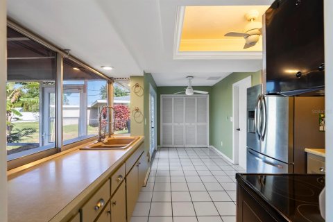 Купить виллу или дом в Кейп-Корал, Флорида 4 комнаты, 97.27м2, № 1521141 - фото 8