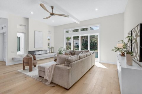 House in Palm Coast, Florida 5 bedrooms, 438.31 sq.m. № 2211033 - photo 21