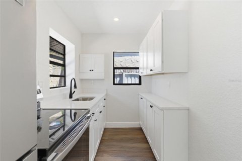 Снять в аренду квартиру в Мадейра - Бич, Флорида 4 комнаты, 41.81м2, № 2094464 - фото 9