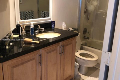 Condo in Boca Raton, Florida, 3 bedrooms  № 1952924 - photo 28