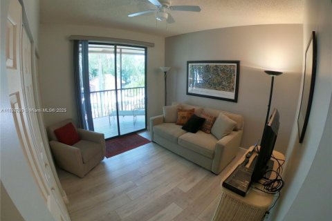 Condo in Boca Raton, Florida, 3 bedrooms  № 1952924 - photo 29