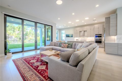 Купить виллу или дом в Палм-Бич-Гарденс, Флорида 5 спален, 408.96м2, № 1974442 - фото 30