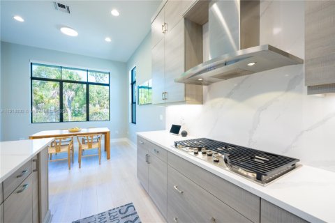 Купить виллу или дом в Палм-Бич-Гарденс, Флорида 5 спален, 408.96м2, № 1974442 - фото 15