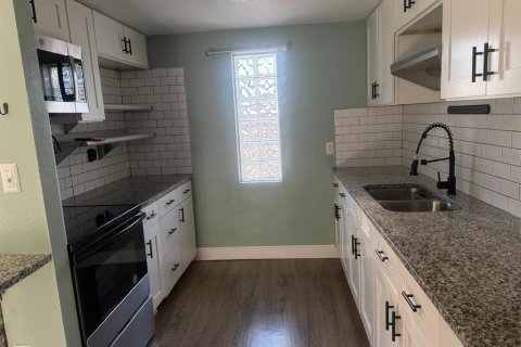 Villa ou maison à vendre à Tampa, Floride: 4 chambres, 95.5 m2 № 2210263 - photo 14