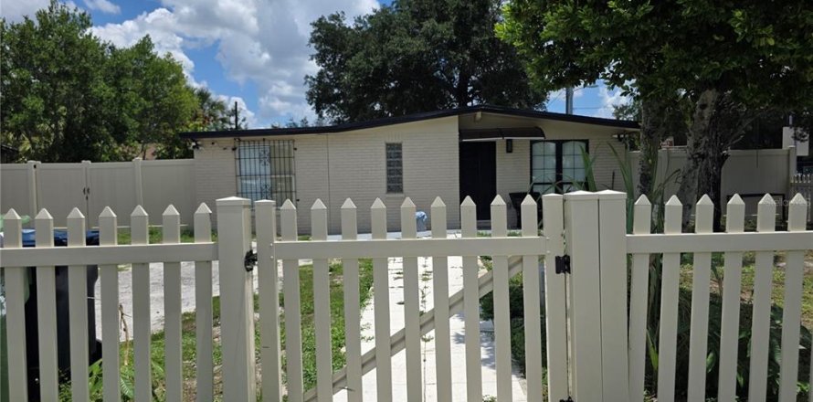 Villa ou maison à Tampa, Floride 4 chambres, 95.5 m2 № 2210263