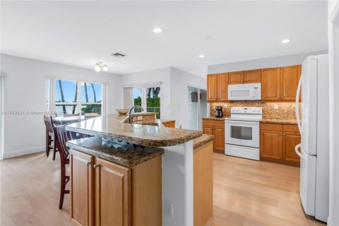 Villa ou maison à vendre à Miramar, Floride: 4 chambres, 266.63 m2 № 1952952 - photo 16