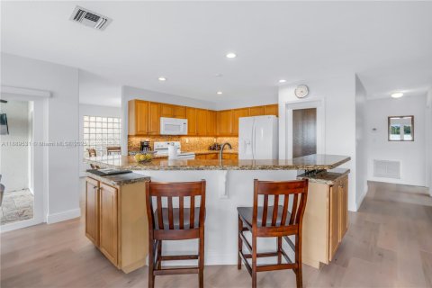 Villa ou maison à vendre à Miramar, Floride: 4 chambres, 266.63 m2 № 1952952 - photo 13