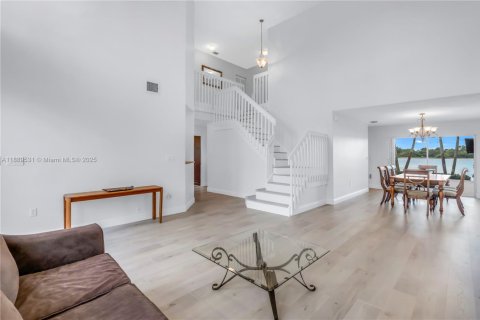 Villa ou maison à vendre à Miramar, Floride: 4 chambres, 266.63 m2 № 1952952 - photo 8