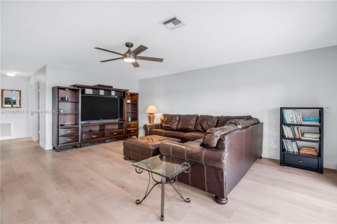 Villa ou maison à vendre à Miramar, Floride: 4 chambres, 266.63 m2 № 1952952 - photo 12