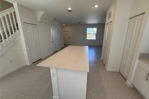 Снять в аренду таунхаус в Флорида-Сити, Флорида 3 спальни, № 1972469 - фото 5