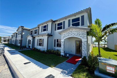 Снять в аренду таунхаус в Флорида-Сити, Флорида 3 спальни, № 1972469 - фото 14