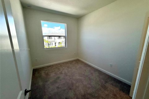 Снять в аренду таунхаус в Флорида-Сити, Флорида 3 спальни, № 1972469 - фото 10