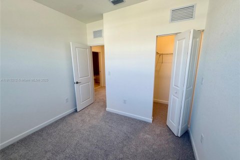 Снять в аренду таунхаус в Флорида-Сити, Флорида 3 спальни, № 1972469 - фото 13