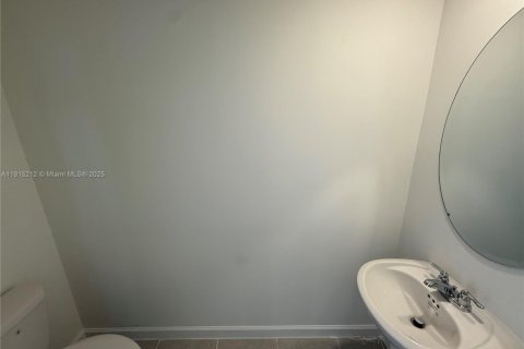 Снять в аренду таунхаус в Флорида-Сити, Флорида 3 спальни, № 1972469 - фото 3