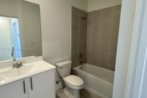 Снять в аренду таунхаус в Флорида-Сити, Флорида 3 спальни, № 1972469 - фото 9