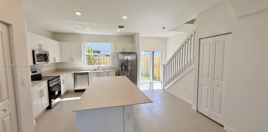 Таунхаус в Флорида-Сити, Флорида 3 спальни № 1972469