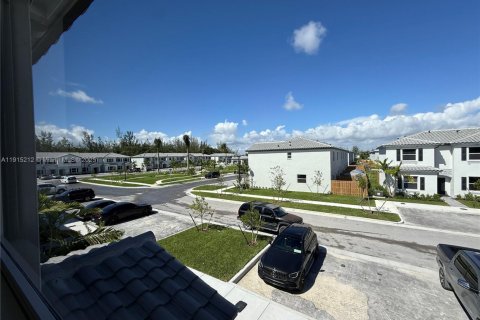 Снять в аренду таунхаус в Флорида-Сити, Флорида 3 спальни, № 1972469 - фото 11