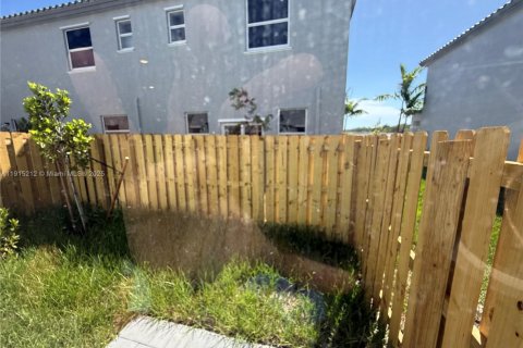 Снять в аренду таунхаус в Флорида-Сити, Флорида 3 спальни, № 1972469 - фото 4